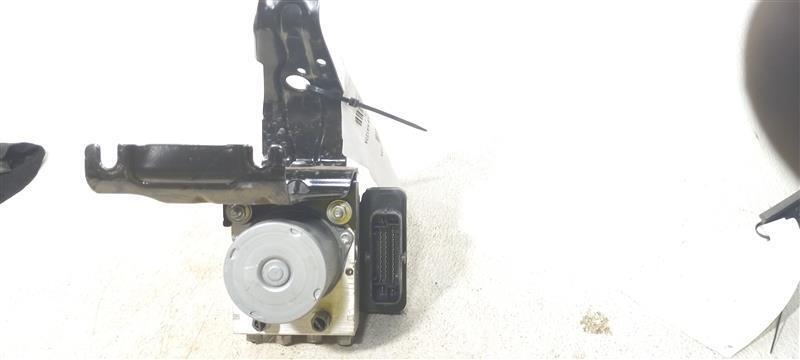 2022 Jeep Cherokee ABS Pump & Motor Assembly OEM 68477672AB 38K Miles
