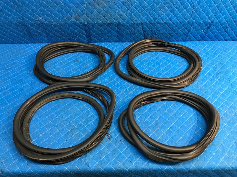 15-20 Escalade Front Rear Left Right Rubber Door Weatherstrip Seal Set OEM