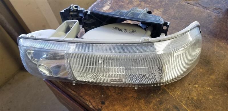 Driver Left Headlight Fits 00-06 SUBURBAN 1500 103798