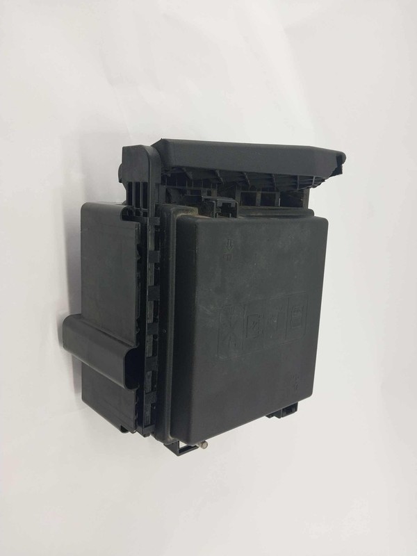 2018-2024 Chevy Traverse Fuse Box Realy W/o Power Folding Third Row Seat Damage