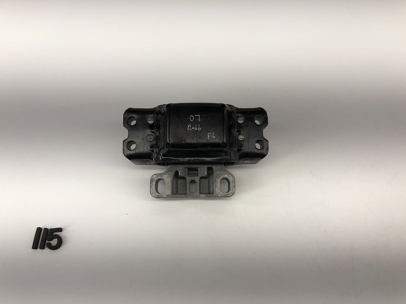 06-09 VOLKSWAGEN RABBIT 2.5L FRONT LEFT SIDE ENGINE MOUNT BRACKET SUPPORT OEM