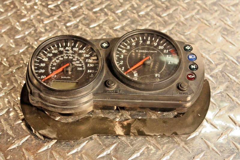 2006 KAWASAKI NINJA 650R EX 650 SPEEDOMETER CLUSTER GAUGE SPEED TACH EX650 06