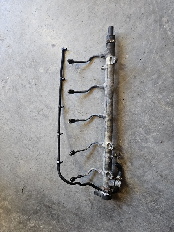 2003-2006 DODGE SPRINTER 2500 2.7L DIESEL FUEL INJECTION INJECTOR RAIL LINE OEM