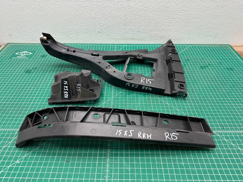 10-15 JAGUAR XJ XJR REAR RIGHT PASSENGER SIDE BUMPER MOUNT BRACKET SET OEM