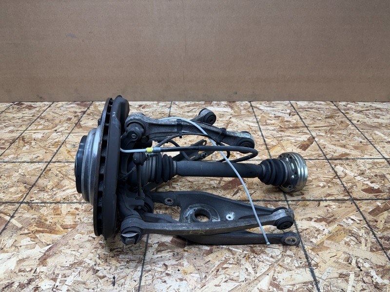 BMW E90 E92 E93 M3 08-13 OEM REAR LEFT DRIVER SUSPENSION HUB AXLE ASSEMBLY