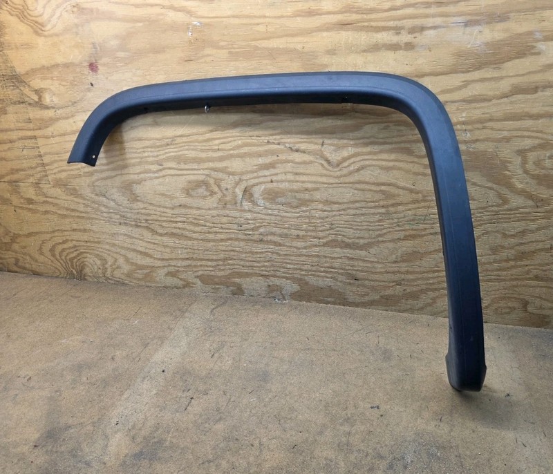 2014 - 2019 Silverado Sierra Front Bed-Wheel Fender Flare Arch Molding Left OEM