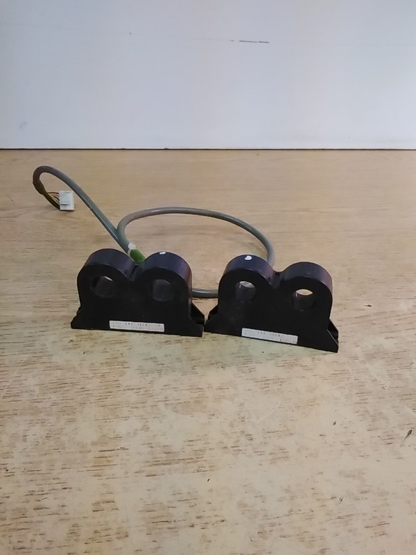 Lot Of 2 Yaskawa UND-300W/200/5 Current Transformer