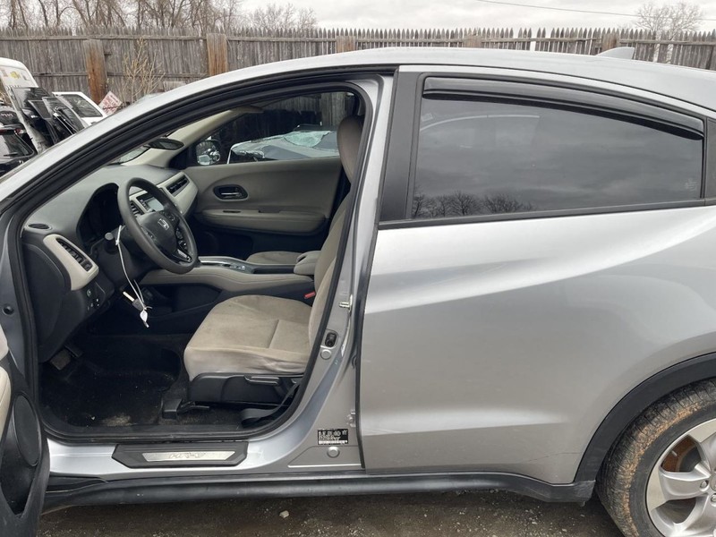 2016-22 HONDA HR-V LEFT ROCKER W/POST SILVER PC:NH830M 1.8L AT FWD 127K LX 65439