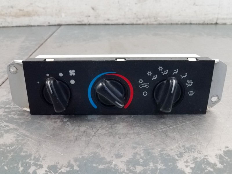 2006 Jeep Wrangler TJ Rubicon 4x4 Climate Control Panel #1793 M2