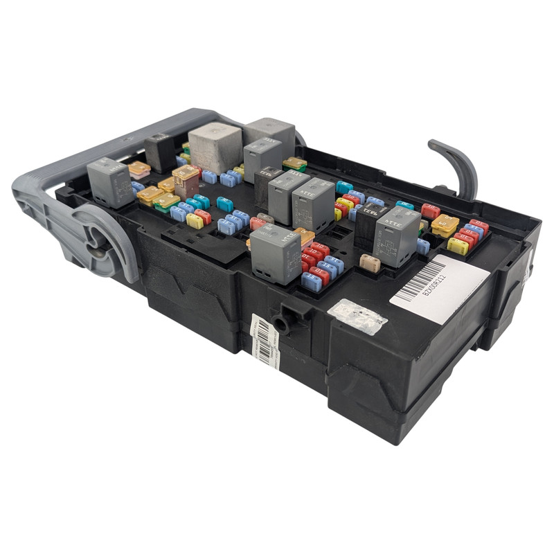 2010-2014 GMC Yukon Engine Fuse Box Relay Module OEM