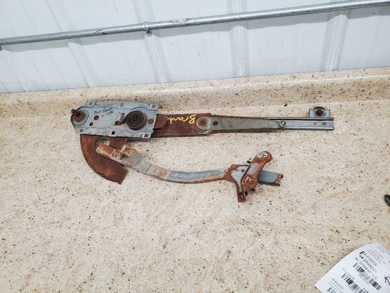 Passenger Front Window Regulator Manual 4 Door Fits 71-76 BUICK 301031