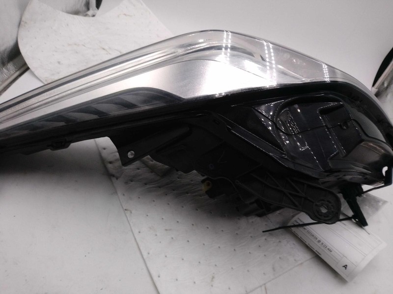 2016 Cadillac ATS Left Headlight Assembly Black OEM 104585 89000 Miles