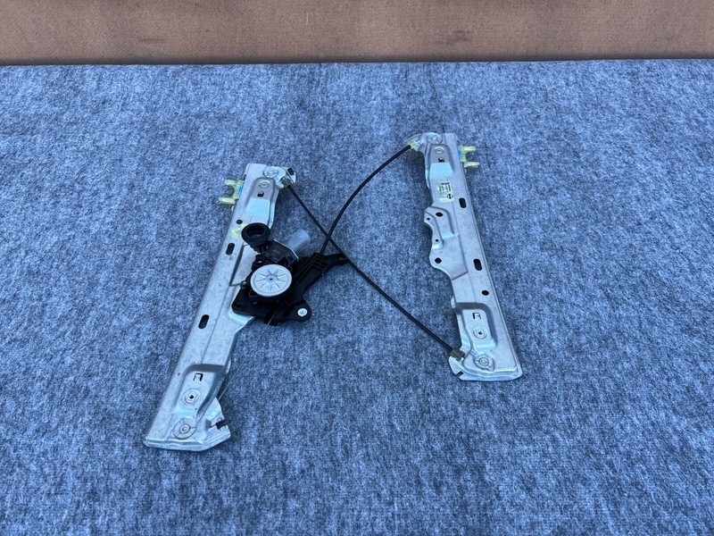 INFINITI QX50 2019-2023 OEM FRONT RIGHT PASSENGER WINDOW REGULATOR W/ MOTOR 30K
