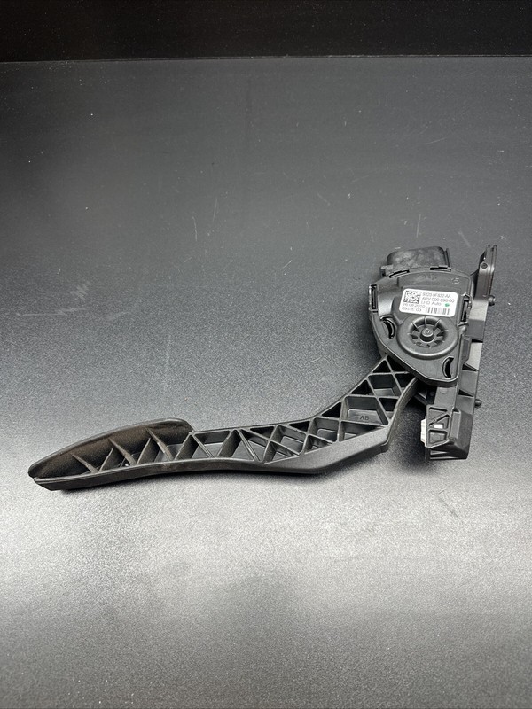 09-15 Jaguar X250 XF XFR XF Gas Accelerator Pedal Pad 9X239F832AA OEM Throttle