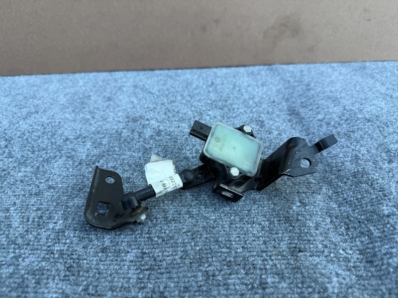 FORD MUSTANG GT 2015-2023 OEM REAR LEFT DRIVER SUSPENSION HEIGHT LEVEL SENSOR