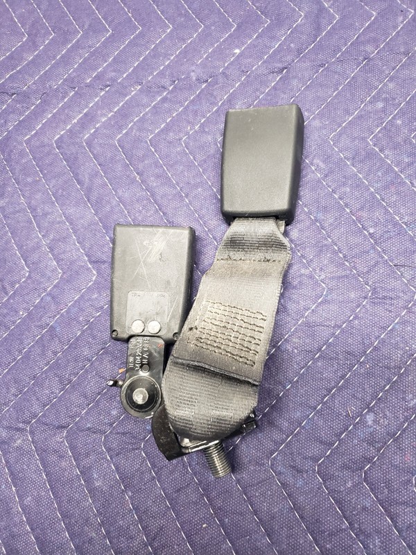 2011-2014 HYUNDAI GENESIS SEDAN REAR LEFT LH DRIVER SEAT BELT SEATBELT Buckle