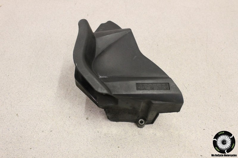 2004 Yamaha YZF R1 ENGINE SPROCKET COVER GUARD PLASTIC 04