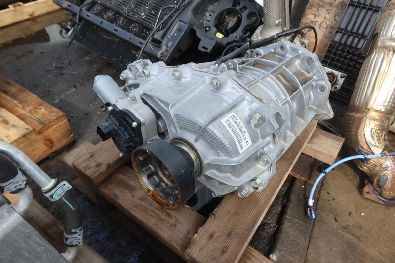 2021-2023 Ford Bronco OEM A/T Part Time Transfer Case MB3P-7A195-AA
