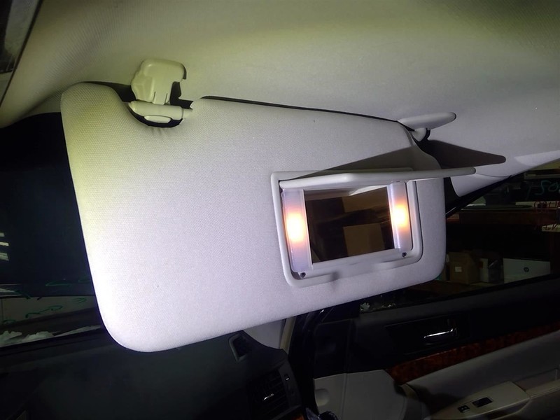 Passenger Sun Visor Illuminated Dual Bulbs Fits 10-14 LEGACY 1742544