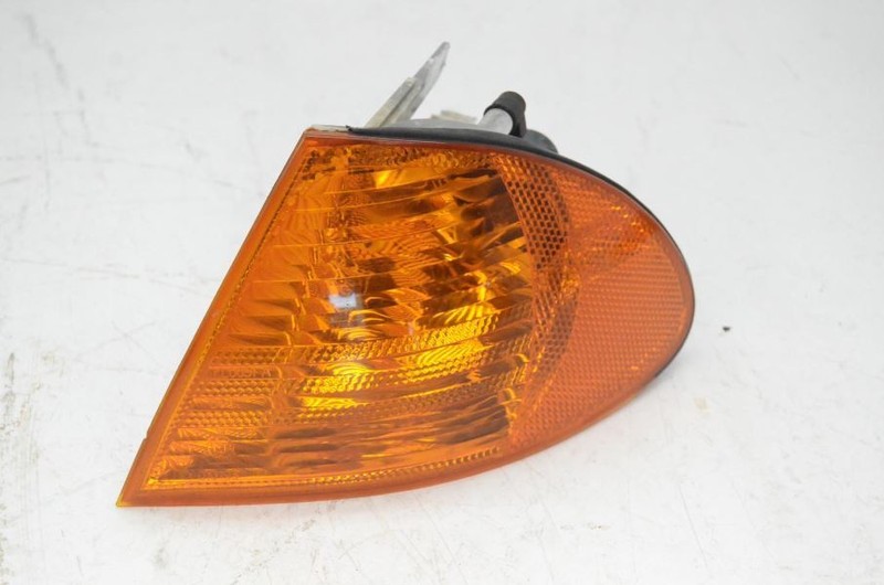 1999-2000 BMW 328i E46 SEDAN Driver Left Front Turn Signal Light