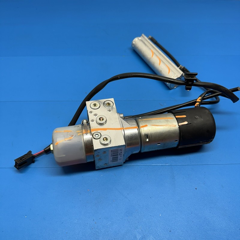 1648003948 | 09 - 12 Mercedes GL550 GL350 Trunk Hydraulic Pump Motor Cylinder OE