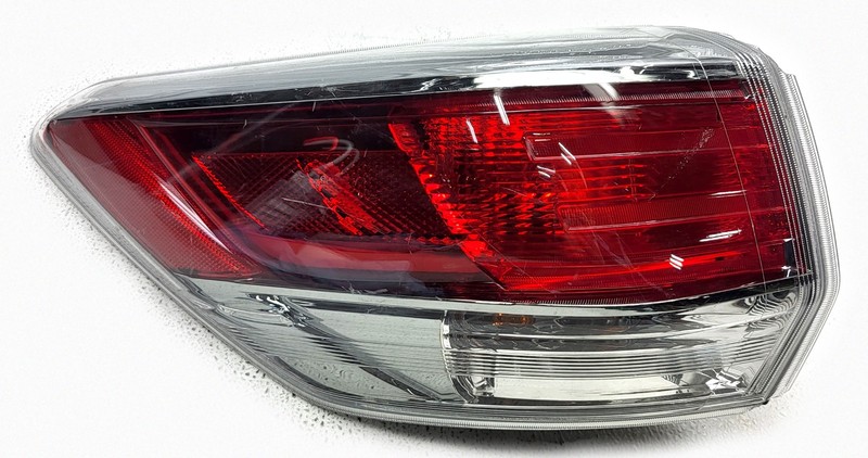 OEM Left Driver Side Halogen Tail Lamp For Toyota Highlander 81560-0E100