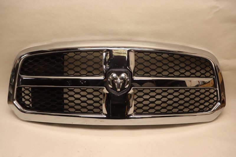 2019-2024 DODGE RAM 1500 CLASSIC SLT FRONT MAIN RADIATOR GRILL GRILLE CHROME OEM