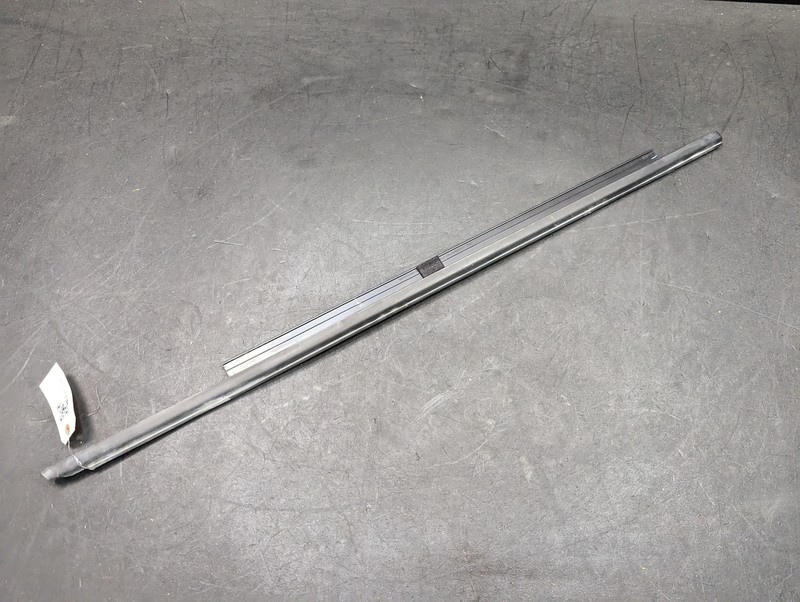 Front Right Door Window Belt Molding 2018 Audi Q3 8U08532842ZZ 2015 2016 2017