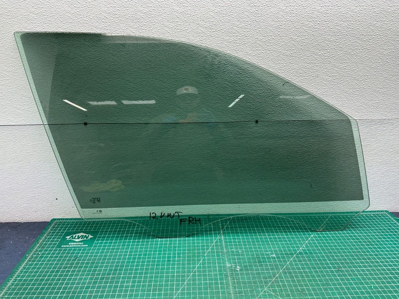 11-17 Volkswagen Touareg FRONT RIGHT PASSENGER SIDE DOOR WINDOW GLASS OEM