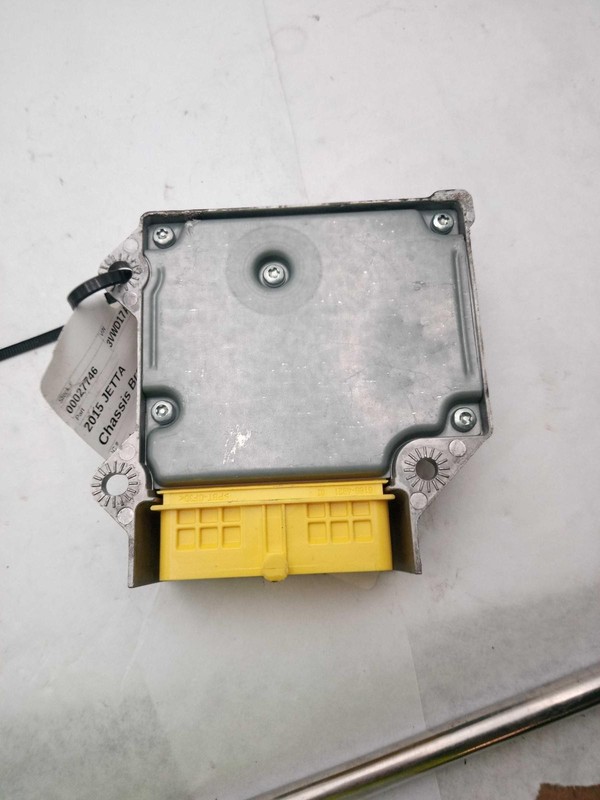 Used Air Bag Module fits: 2015 Volkswagen Jetta Air Bag Sdn under center console