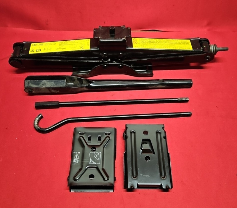 2005 - 2013 Land Range Rover 05-16 LR Emergency Tire Scissor Jack & Chock SET