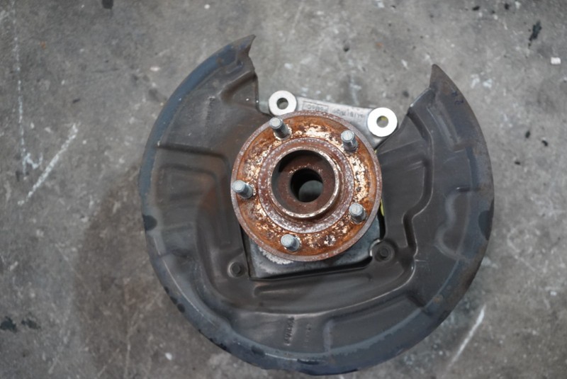 2014 - 2020 FORD FUSION REAR RIGHT SUSPENSION SPINDLE KNUCKLE & WHEEL HUB OEM