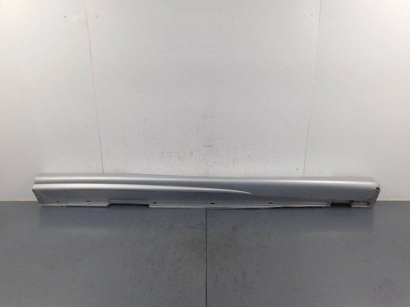 2005 05 06 Pontiac GTO Right Side Skirt Rocker Panel #0563 B5