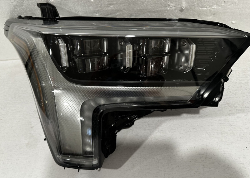 2022-24 TOYOTA TUNDRA RH OEM HEADLAMP ASSY