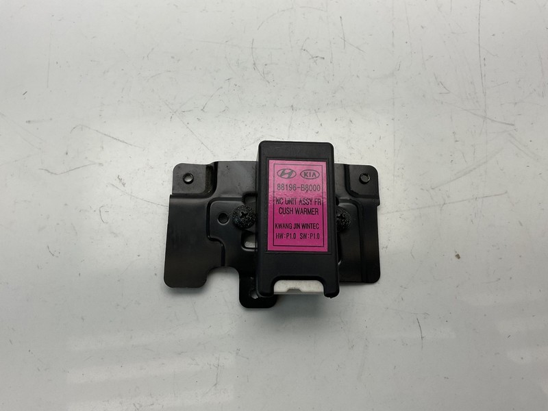 2013 2014 Hyundai Santa Fe Front Seat Heater Control Module 88196-B8000 OEM