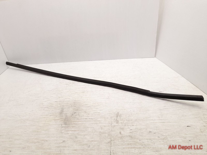 2011 BMW X5 E70 35i 50i Front Right Door Weatherstrip Window Channel Trim