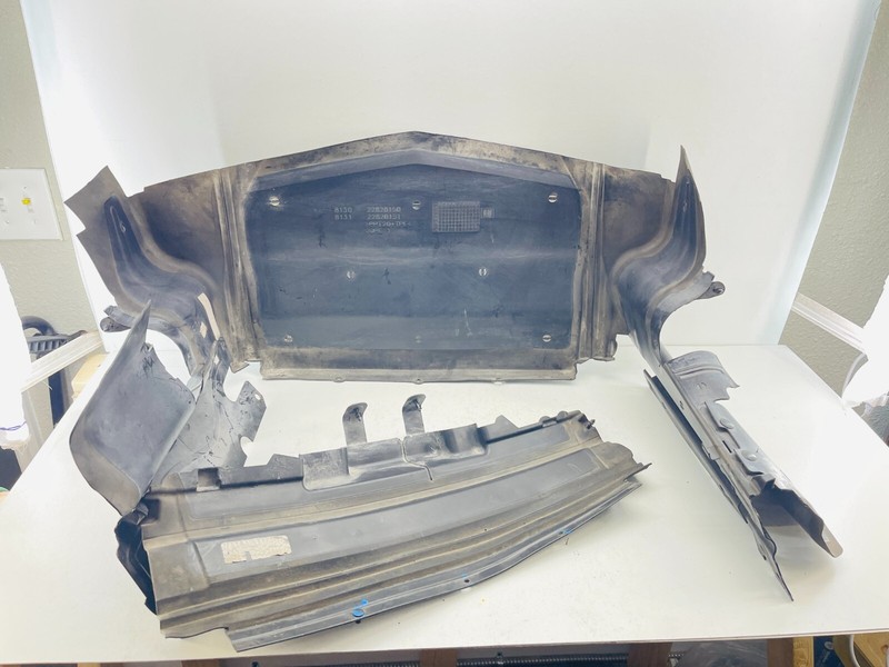 2014-2019 CADILLAC CTS UPPER AND LOWER RADIATOR AIR BURNER SET OEM