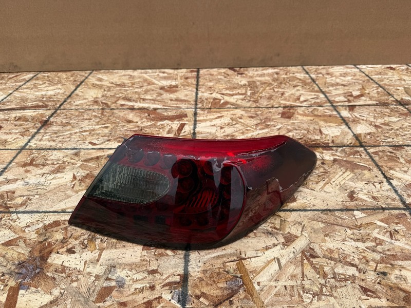 INFINITI M37 M56 Q70 2011-2014 OEM REAR RIGHT PASSENGER OUTER TAIL LIGHT ASSY