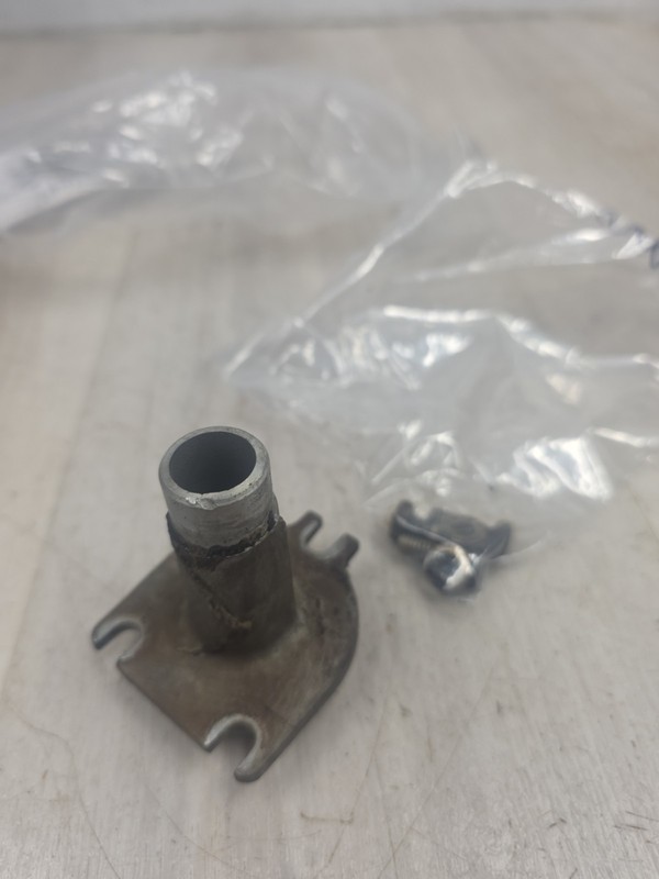 1975Johnson 9.9 Seahorse 10r75c Bearing Carrier boat motor part