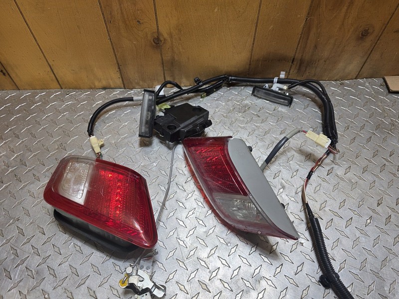 2007-2009 Toyota Camry Inner Tail Lights With Latch Oem Tested