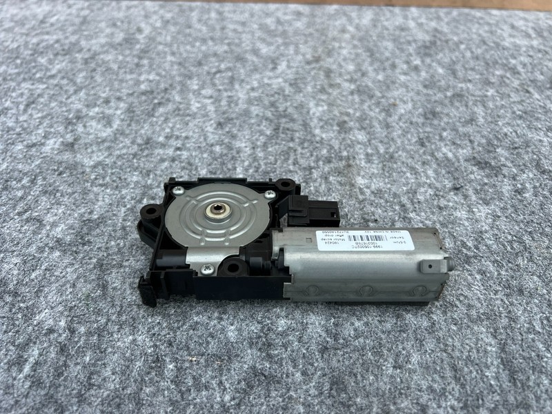 GENESIS G70 2019-2026 OEM SUNROOF PANORAMIC SHADE ROLLER MOTOR ASSEMBLY