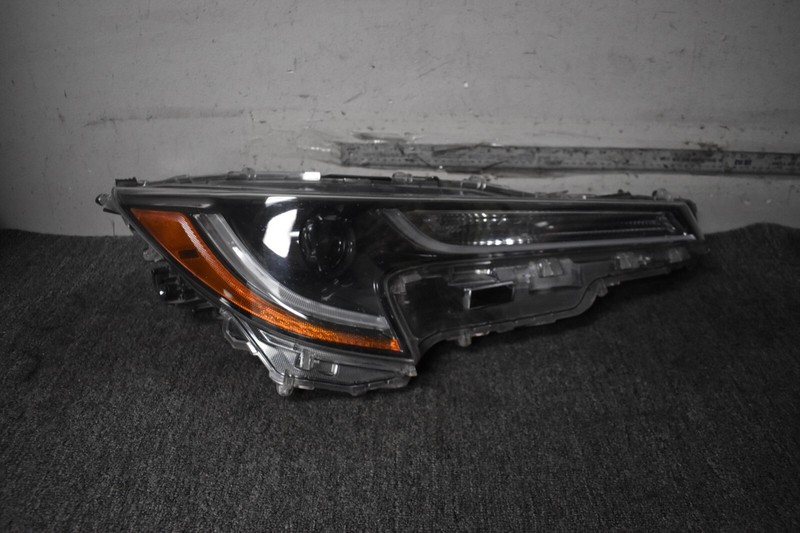 2020-2022 TOYOTA COROLLA SE RIGHT SIDE HEADLIGHT FACTORY OEM