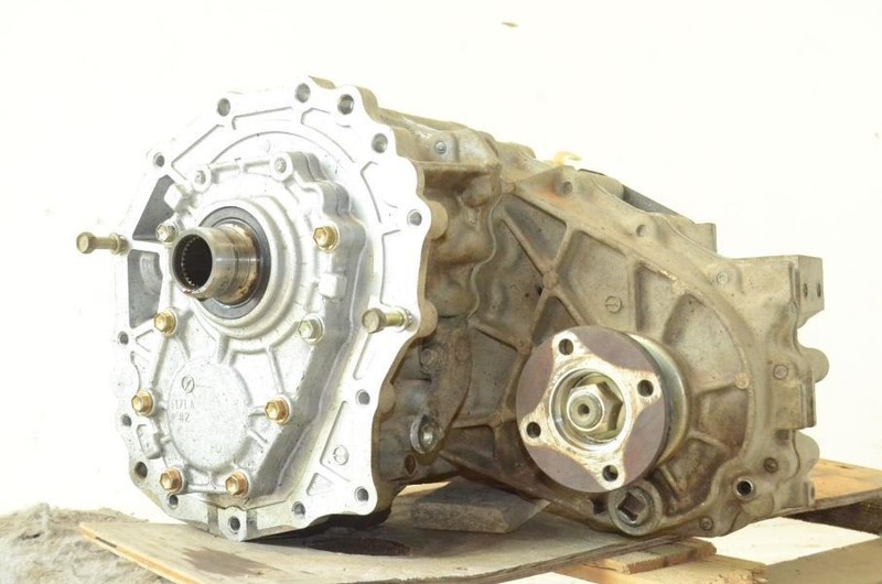 2004 Nissan Pathfinder SE 4WD Automatic Transfer Case Assembly