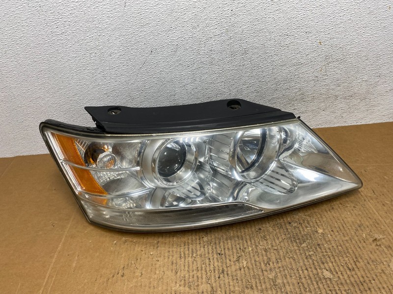 2009 to 2010 Hyundai Sonata Right Passenger RH Side Headlight Halogen AE1670 DW