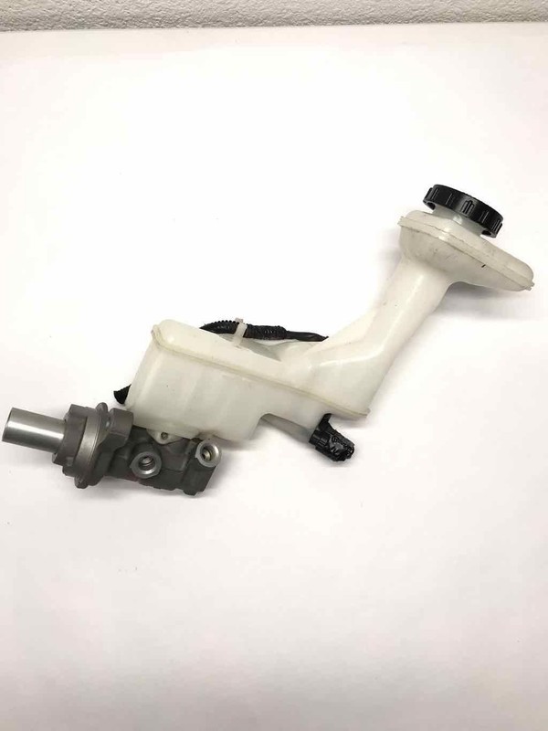 2018 Rogue Sport Brake Master Cylinder D60104BA5A