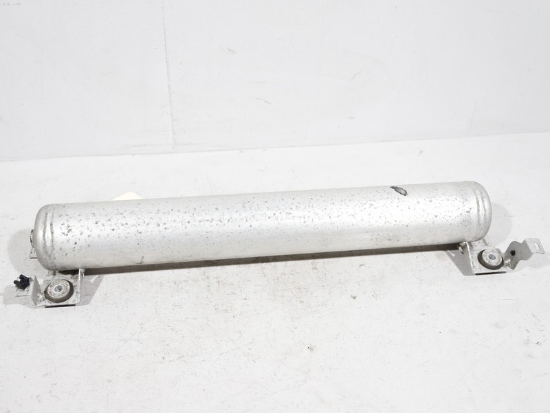 2017 - 2020 MASERATI LEVANTE AWD AIR RIDE SUSPENSION REAR RESERVOIR TANK OEM