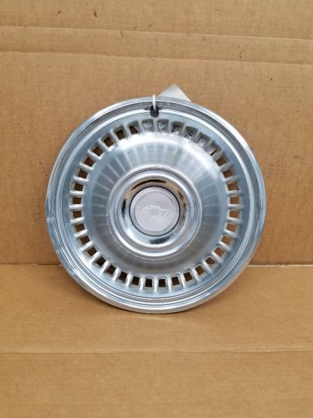 Wheel Cover HubCap Excluding Caprice Fits 71-72 CHEVROLET PASS. 256354