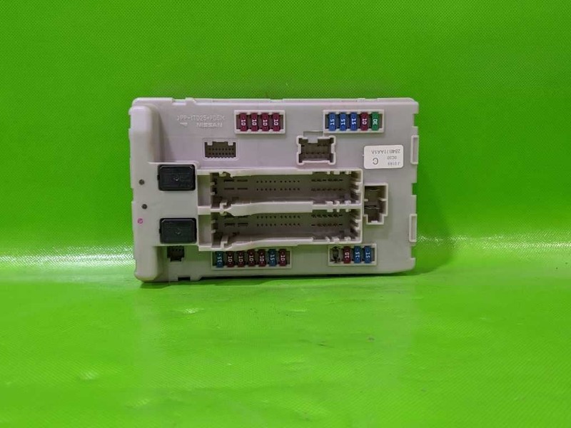 09 10 MURANO ENGINE FUSE RELAY BOX OEM 4161-9