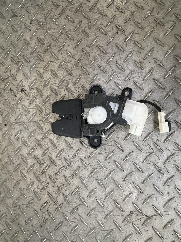 2010 2011 Honda Insight Trunk Decklid Latch Oem Tested
