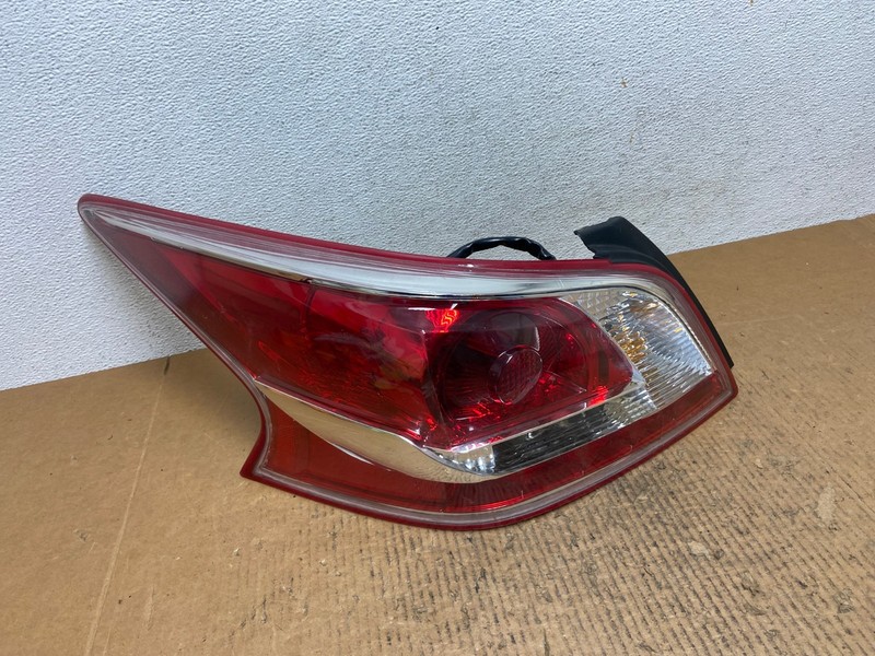 2013 2014 2015 Nissan Altima Left Driver LH Side Tail Light OEM AE1491 LK